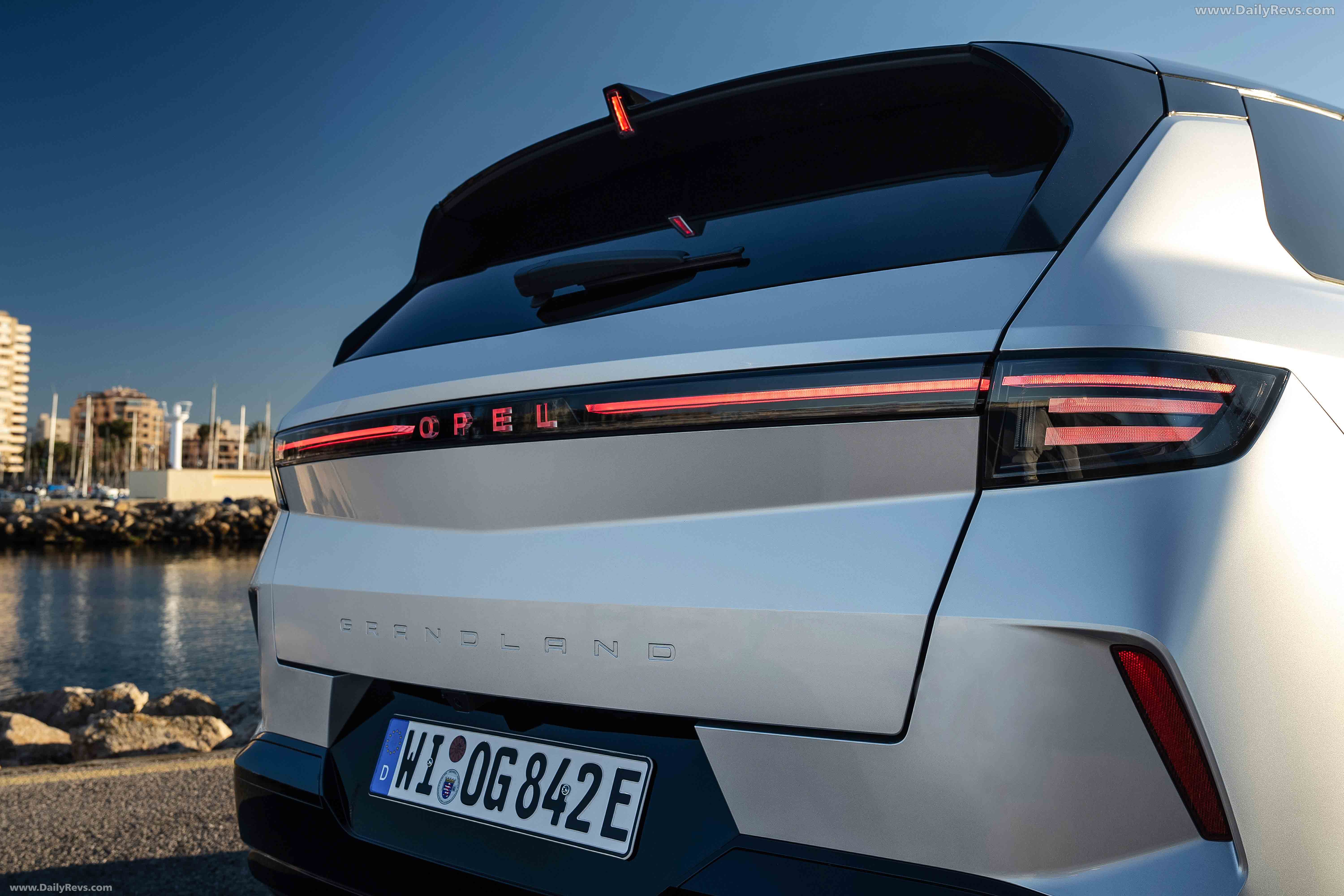 2025 Opel Grandland PHEV Exterior