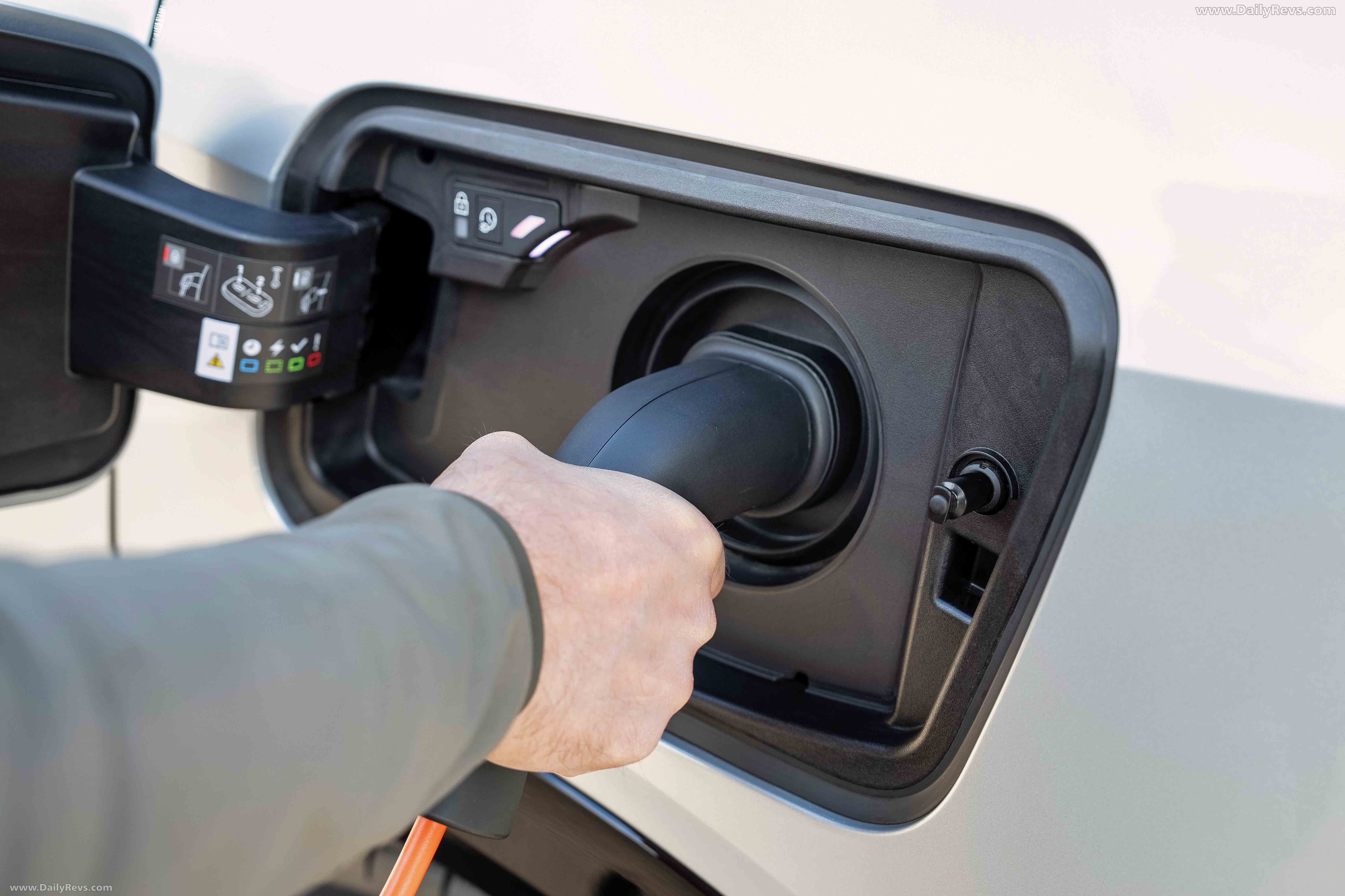 2025 Opel Grandland PHEV Exterior