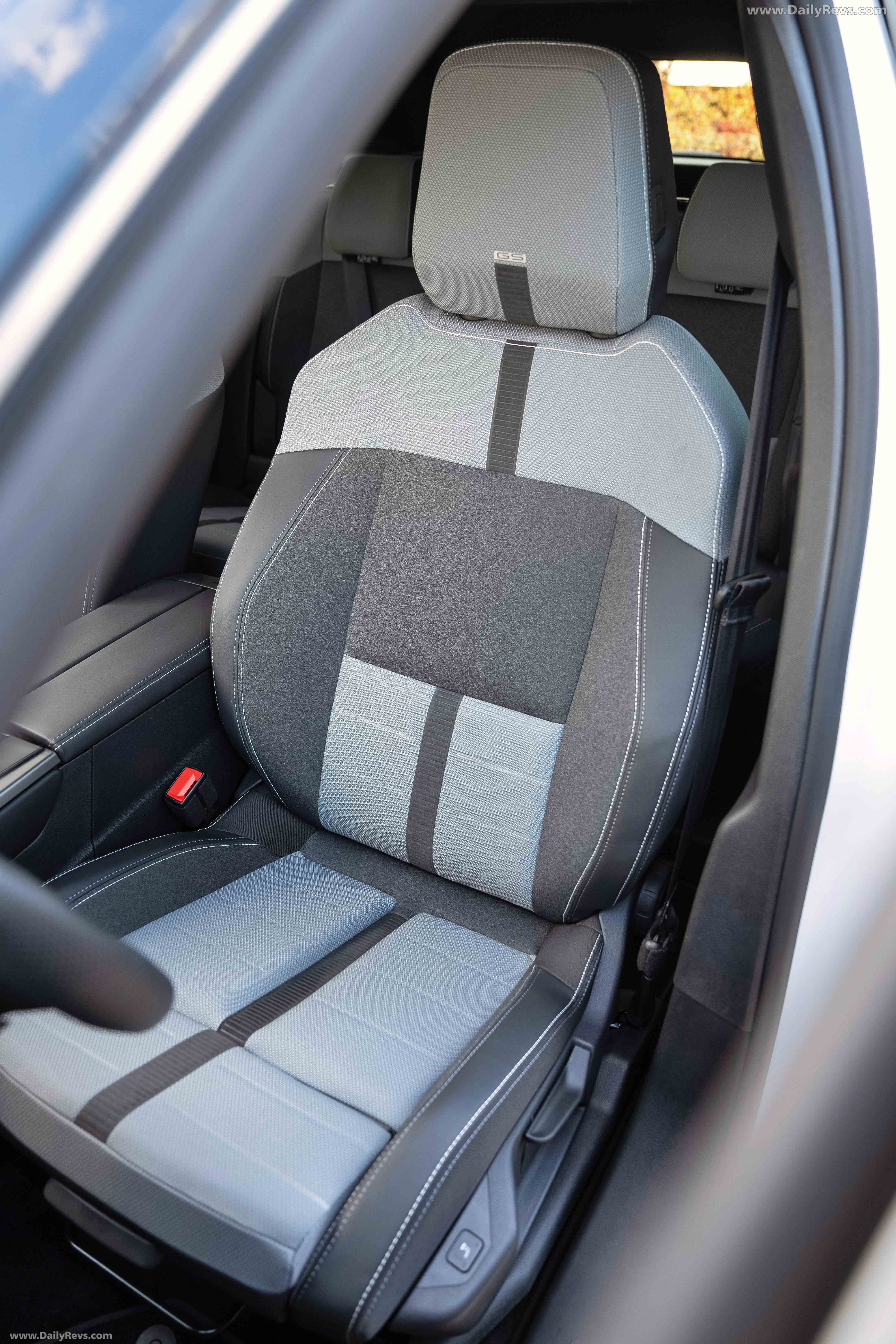 2025 Opel Grandland PHEV Interior