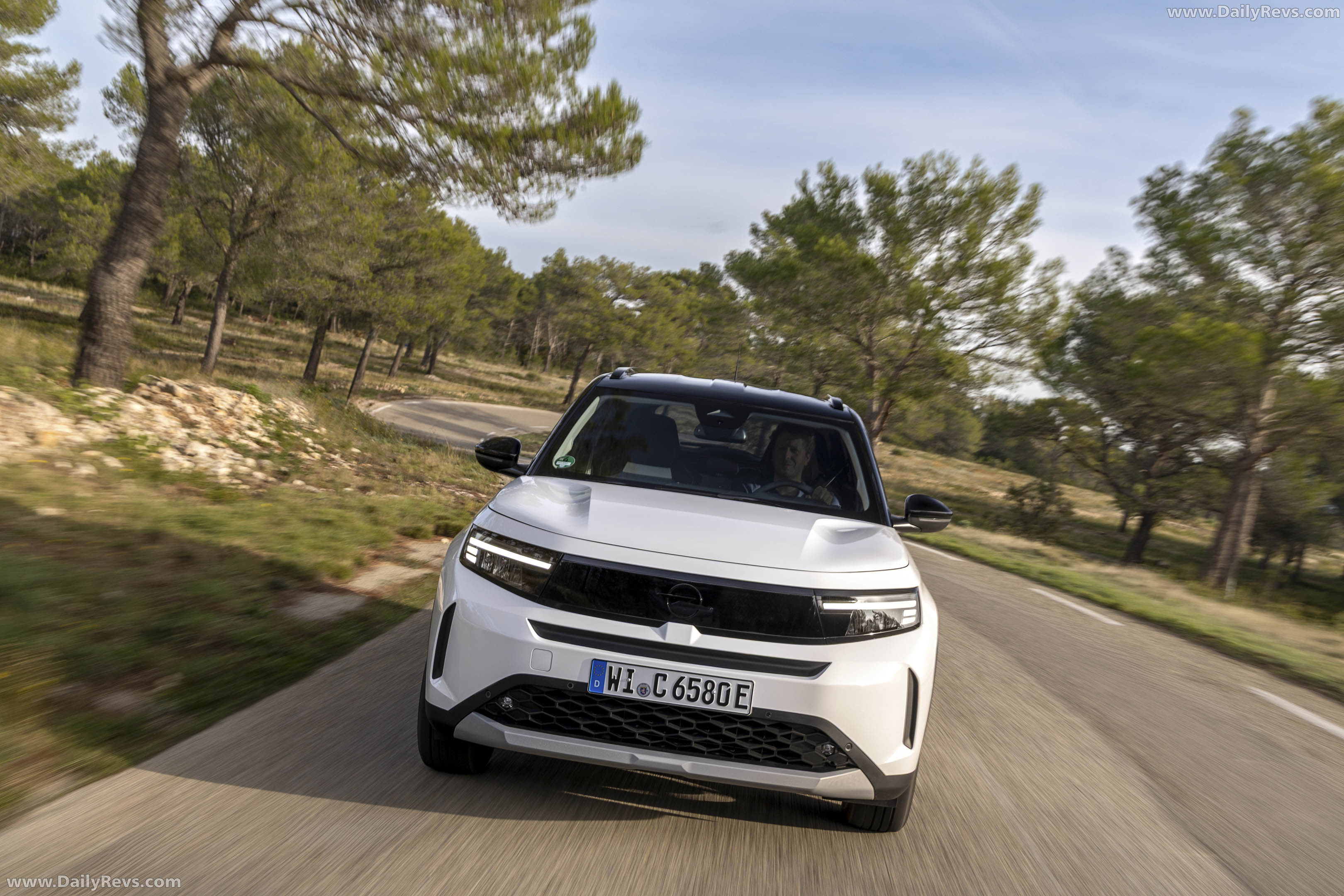 2025 Opel Frontera REEV Front View