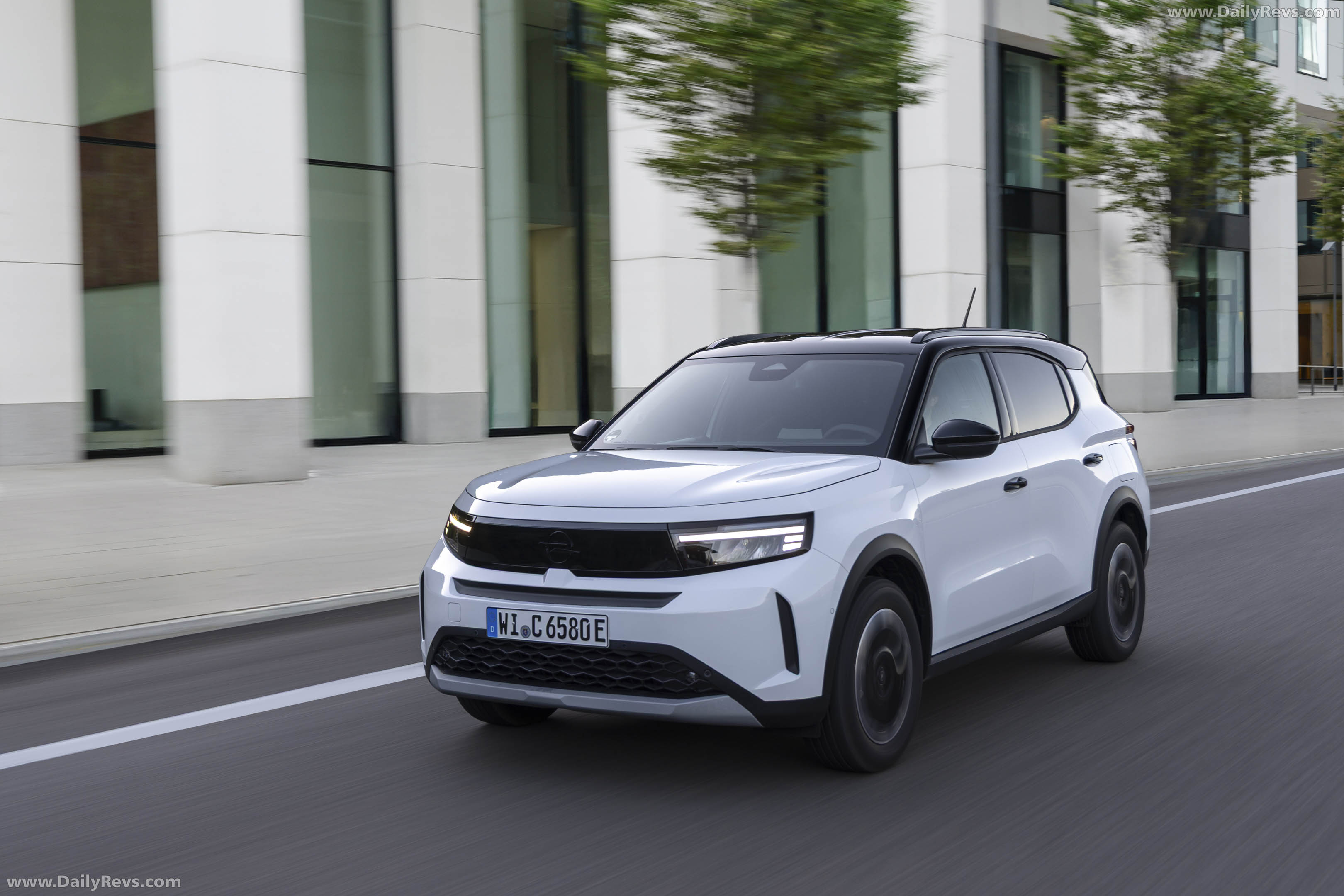 2025 Opel Frontera REEV Front View