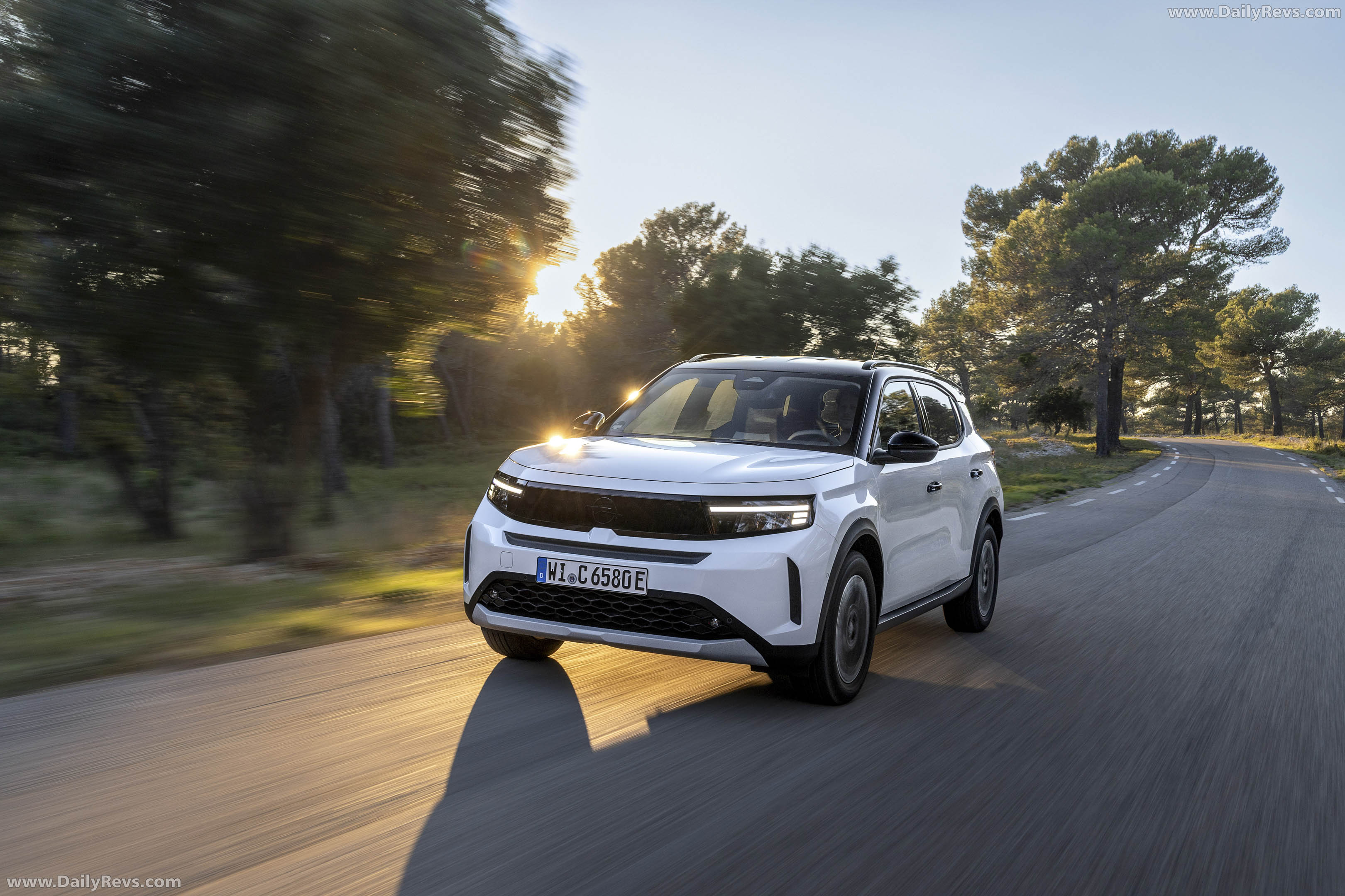 2025 Opel Frontera REEV Front View