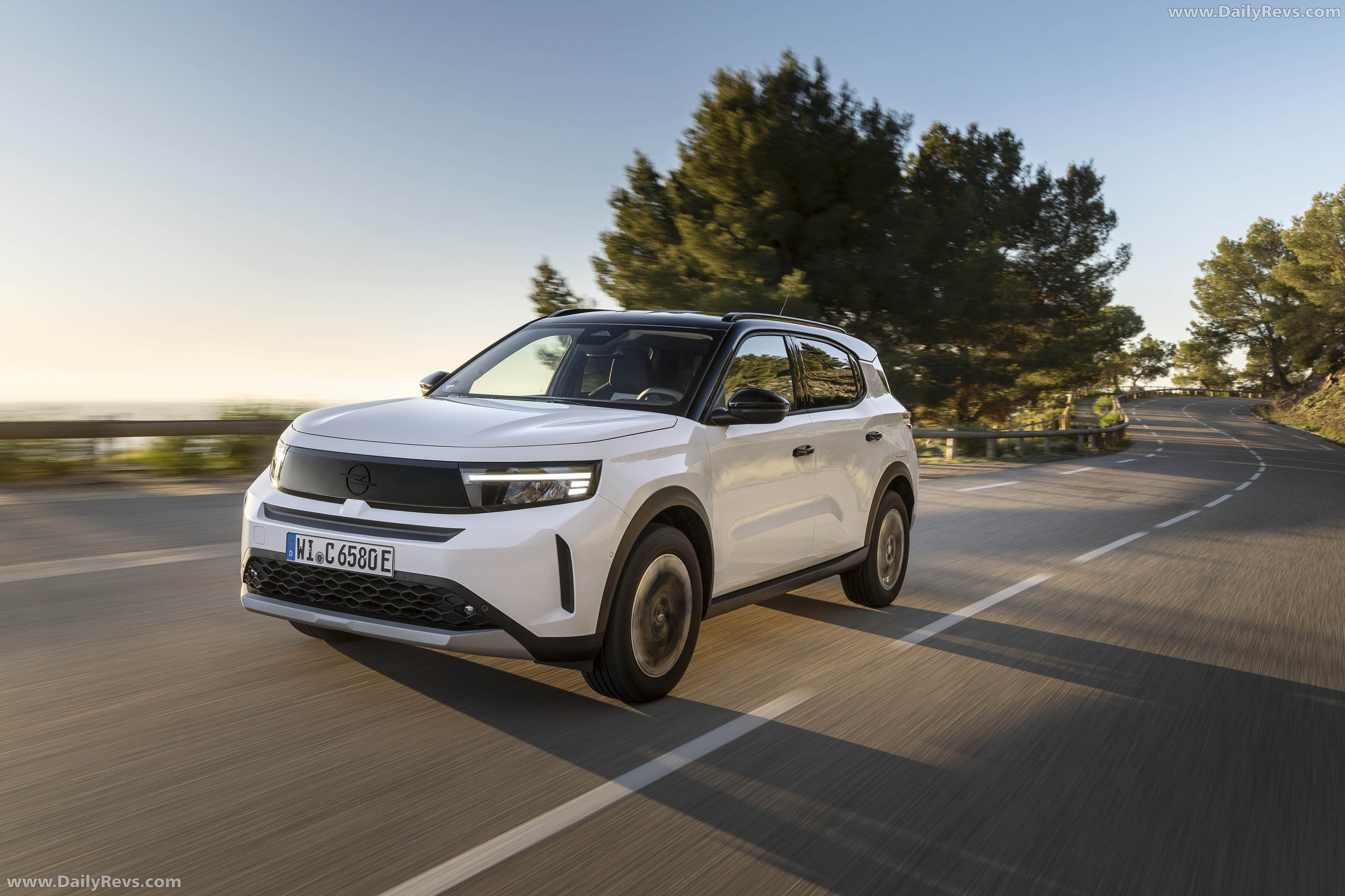 2025 Opel Frontera REEV Front View