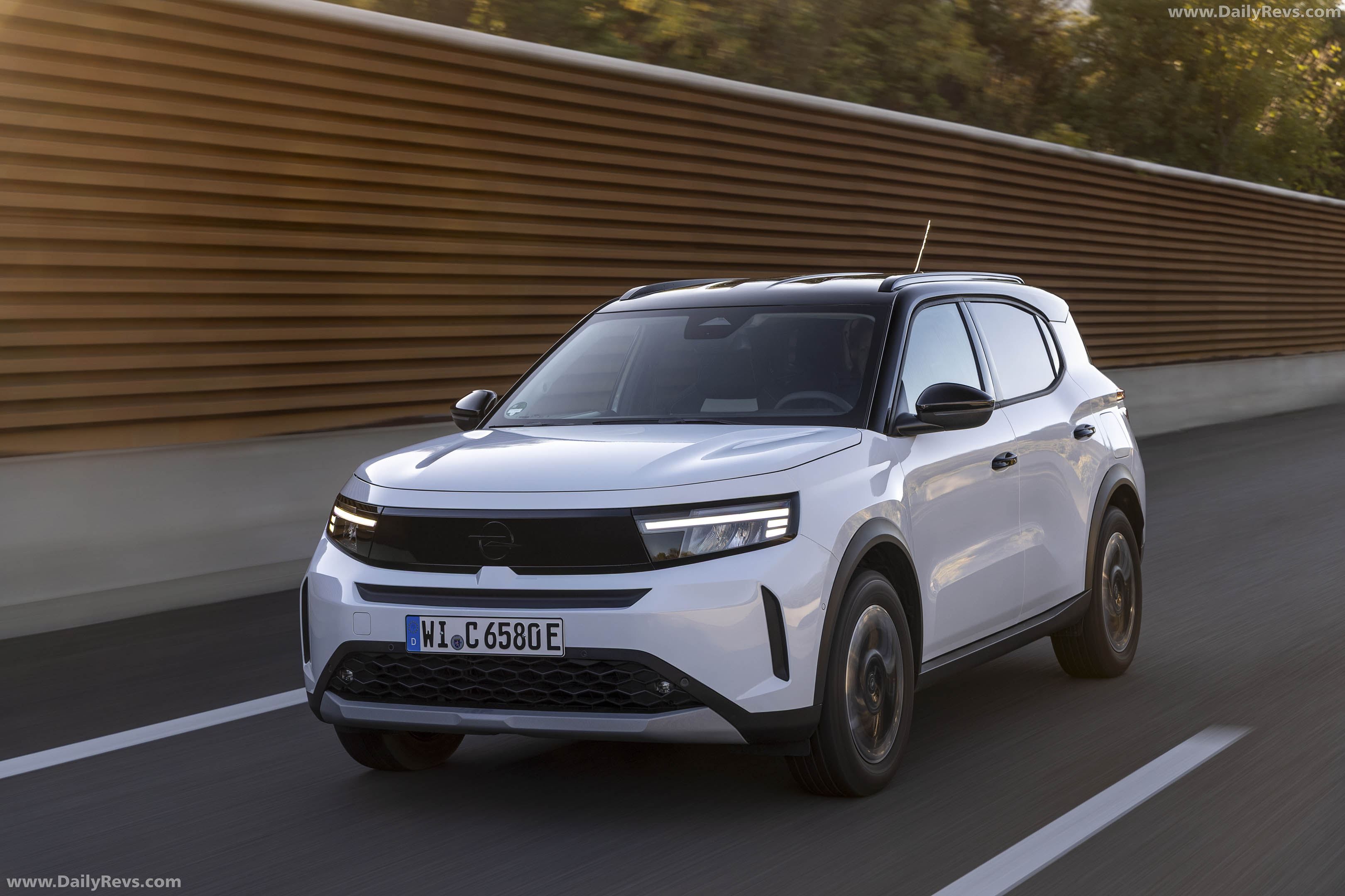 2025 Opel Frontera REEV Front View