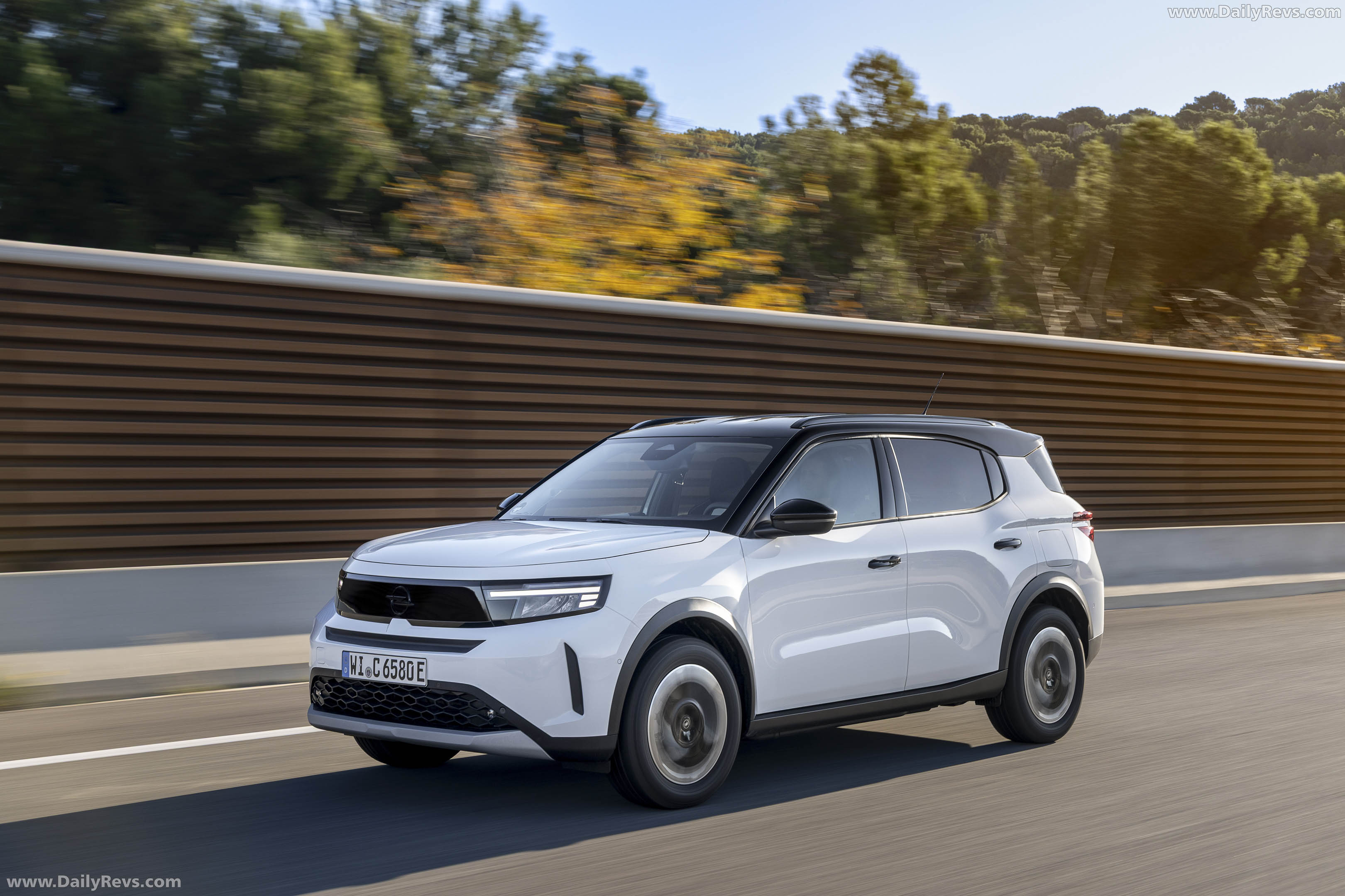 2025 Opel Frontera REEV Side View