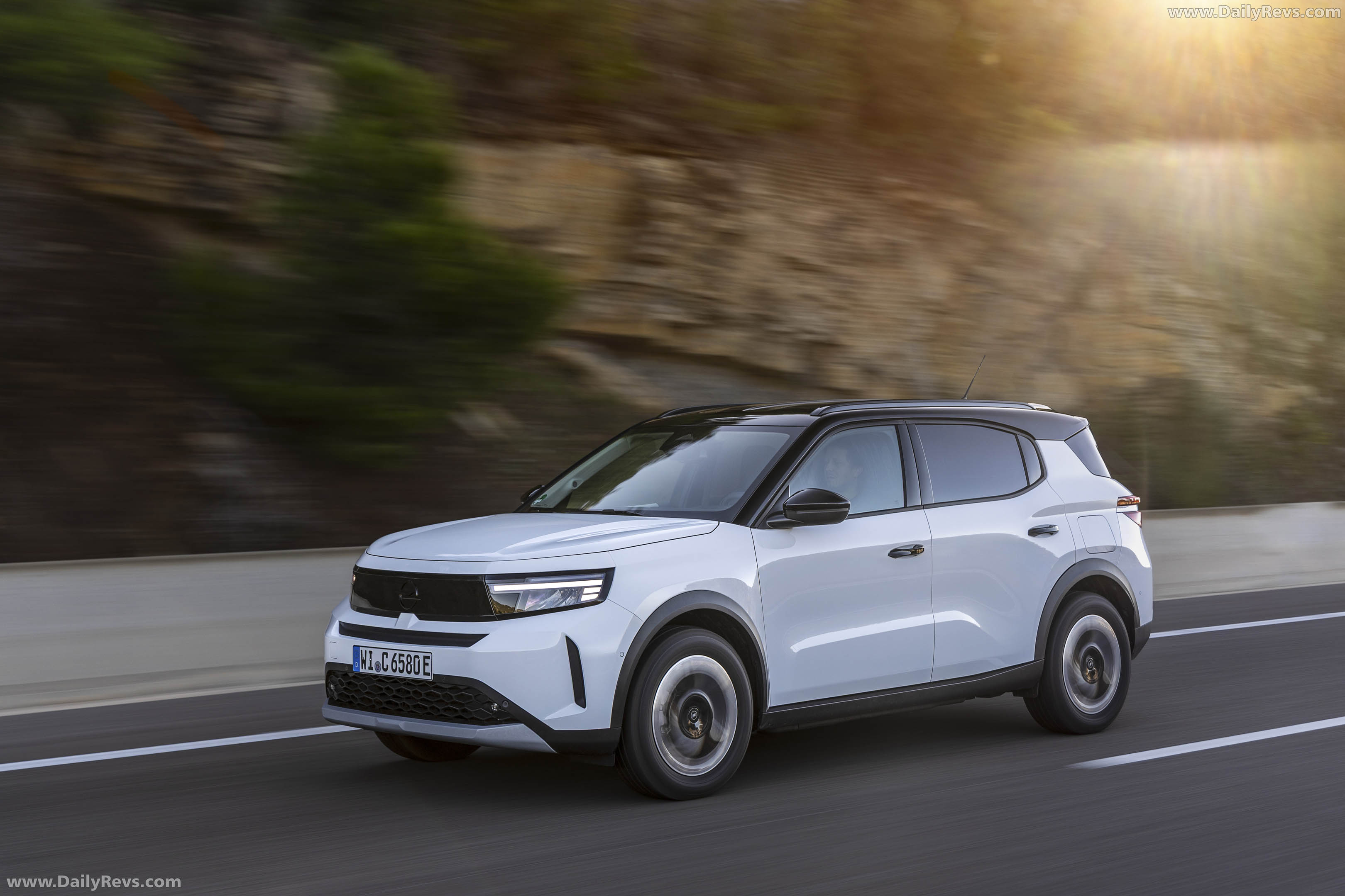 2025 Opel Frontera REEV Side View