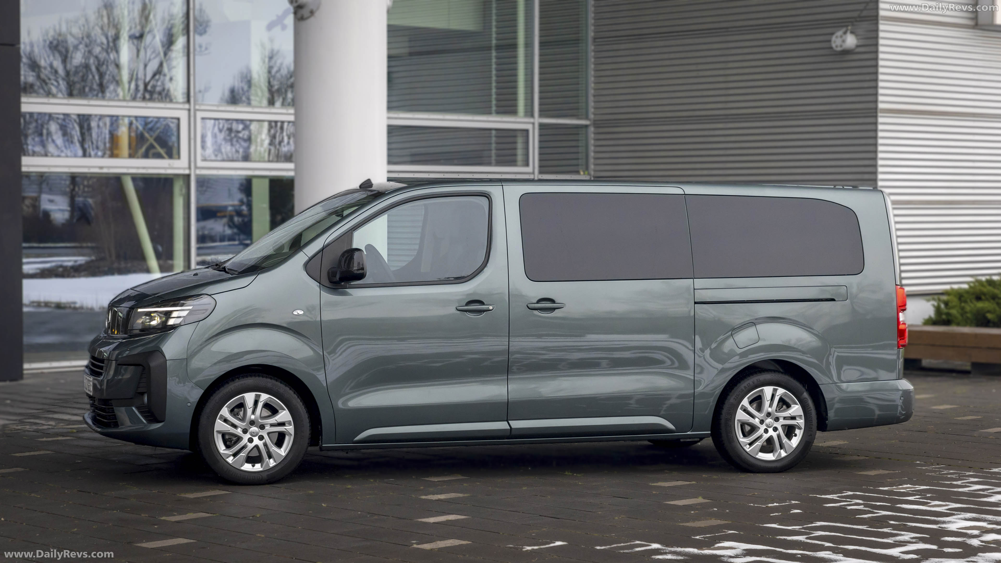 2026 Opel Zafira Side View