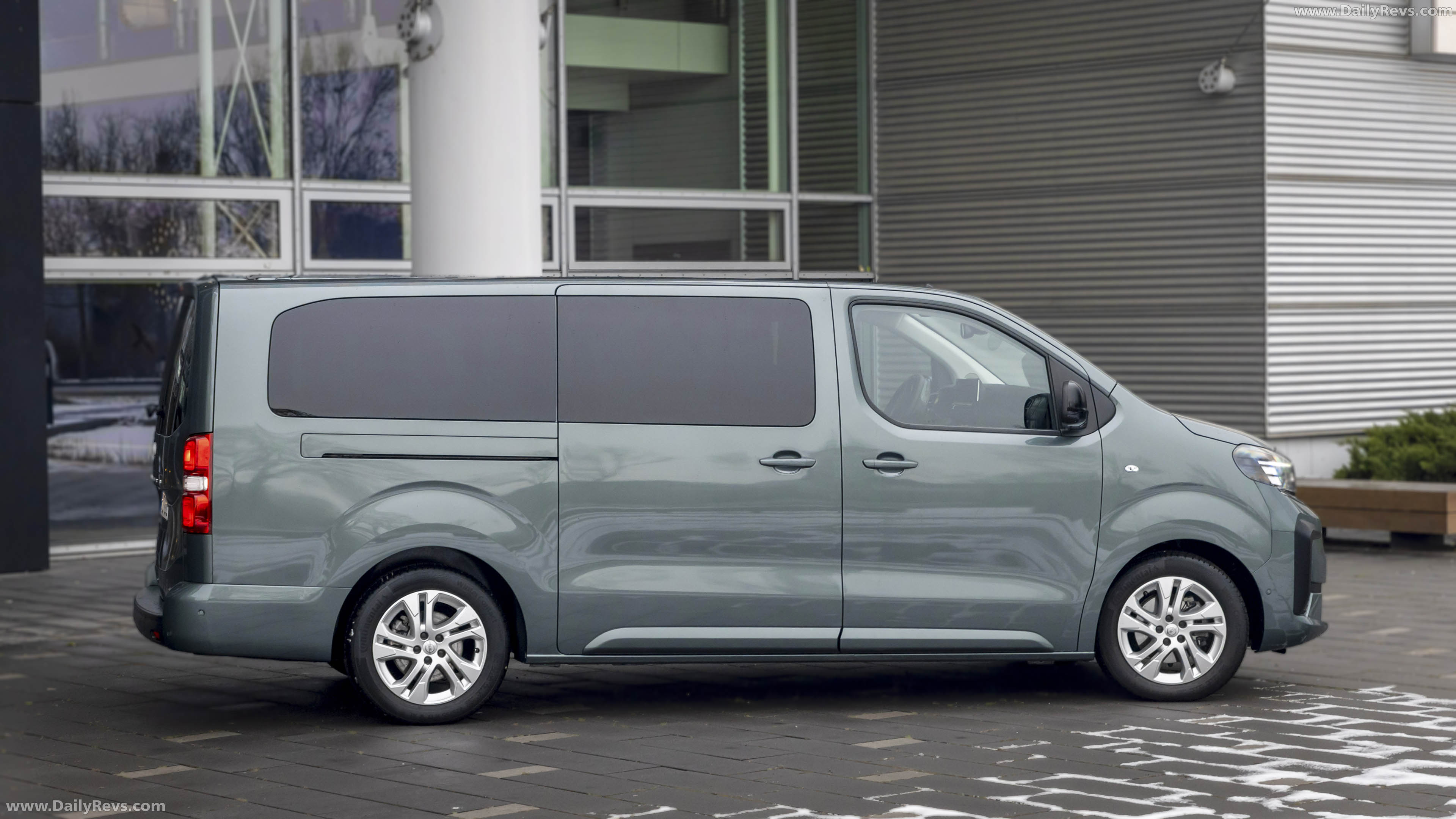 2026 Opel Zafira Side View