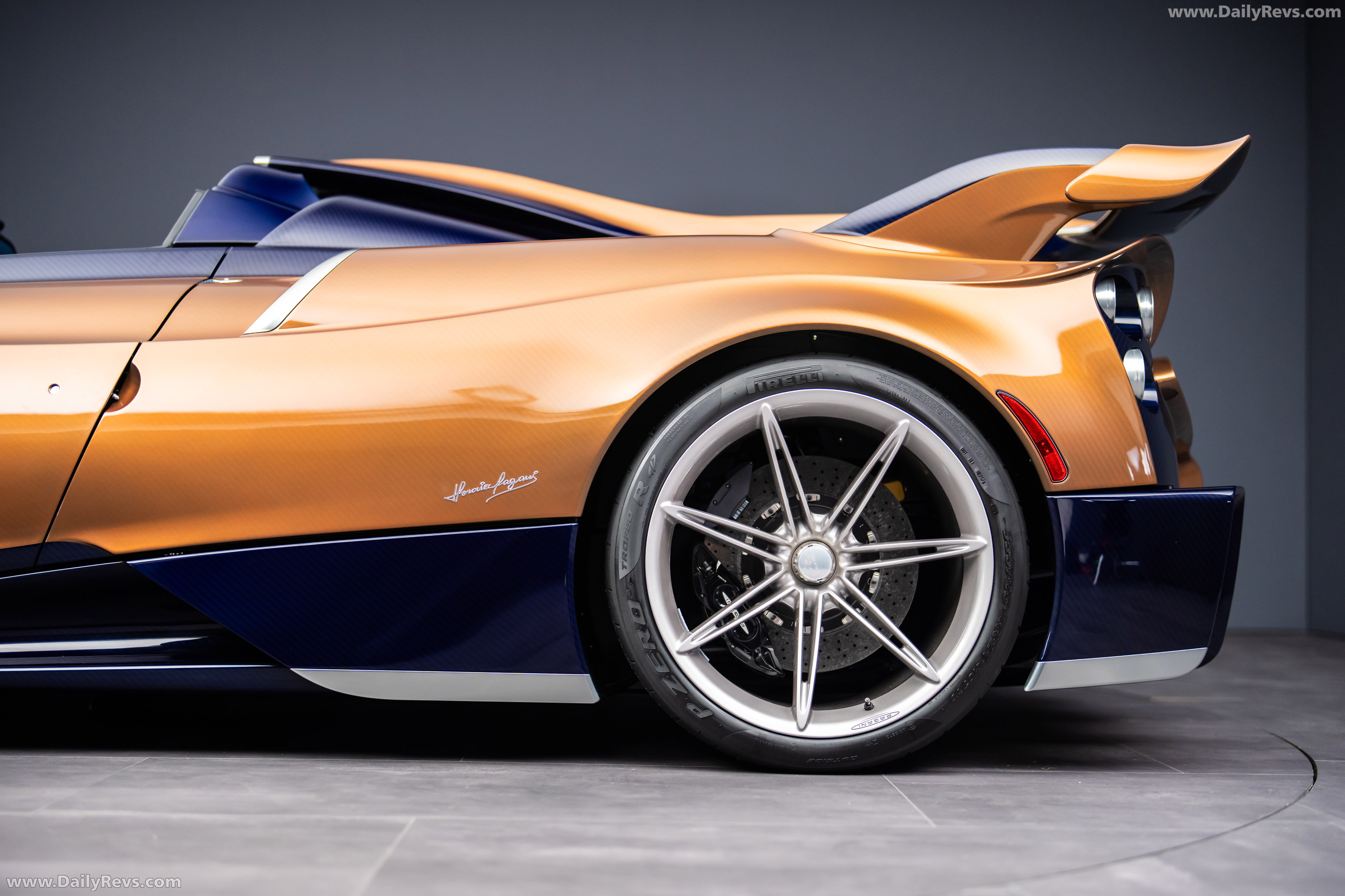 2027 Pagani Huayra 70 Derecho Exterior