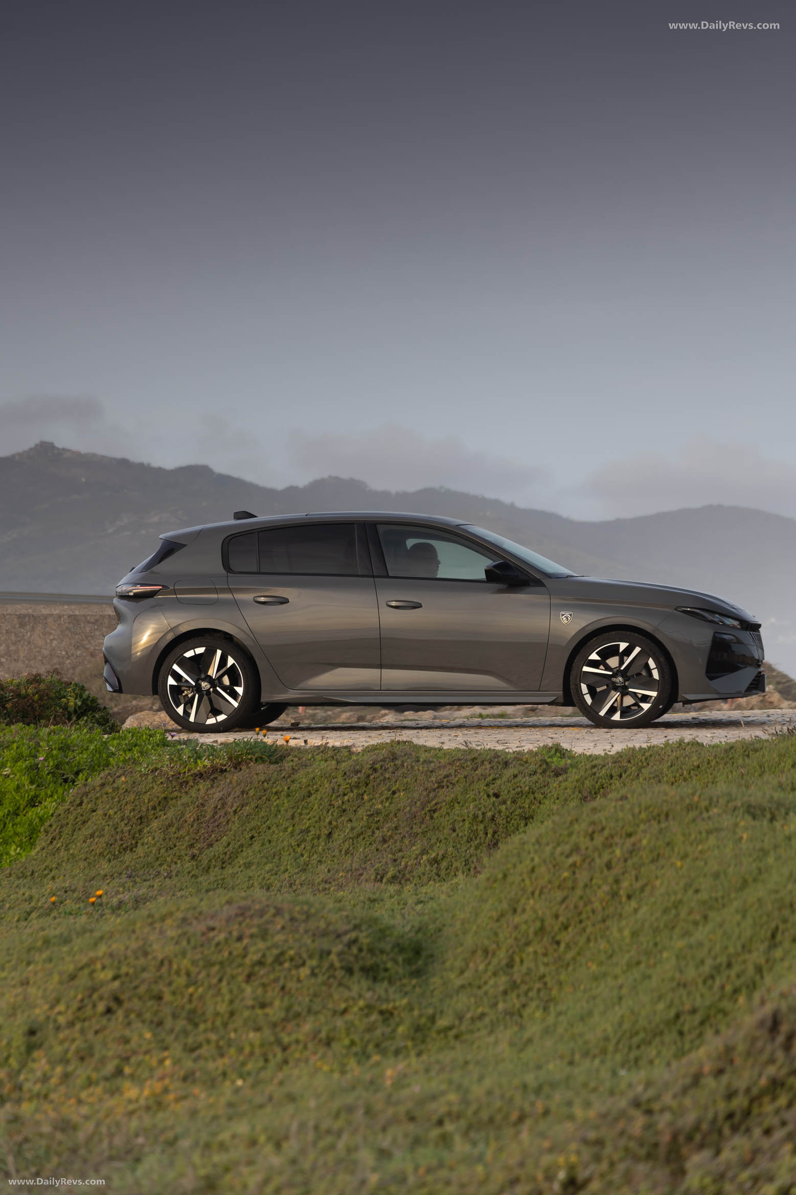2025 Side View