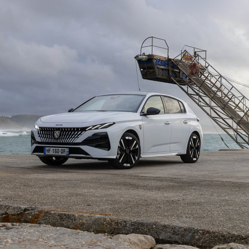 2026 Peugeot 308 GT Hyrbrid Front View