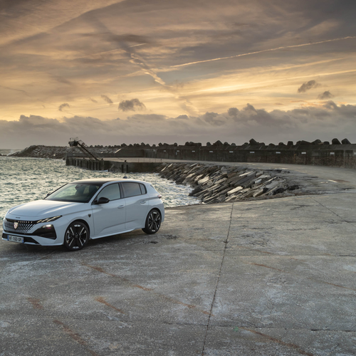 2026 Peugeot 308 GT Hyrbrid Top View