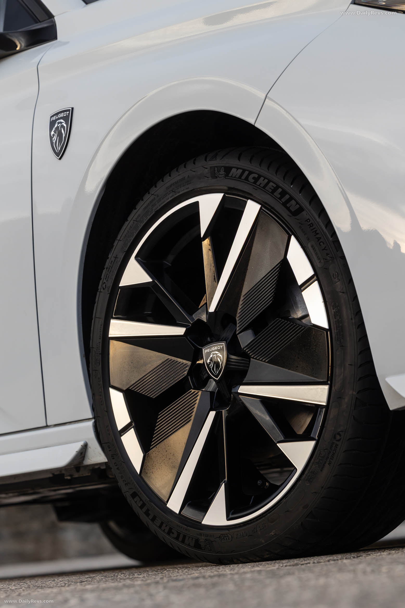 2026 Peugeot 308 GT Hyrbrid Exterior