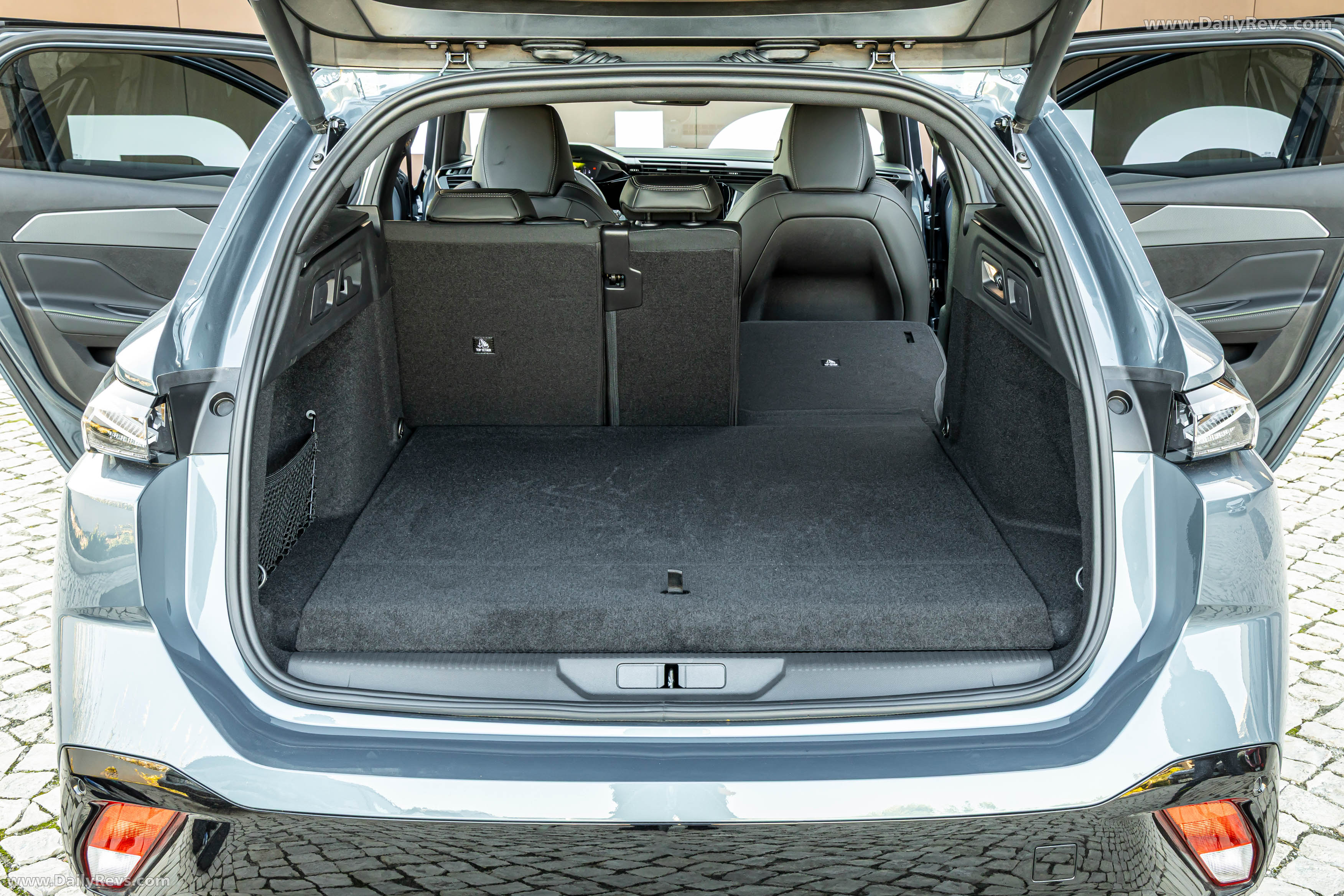 2026-peugeot-308-sw-gt-phev-sporty-plug-in-hybrid-estate-combines