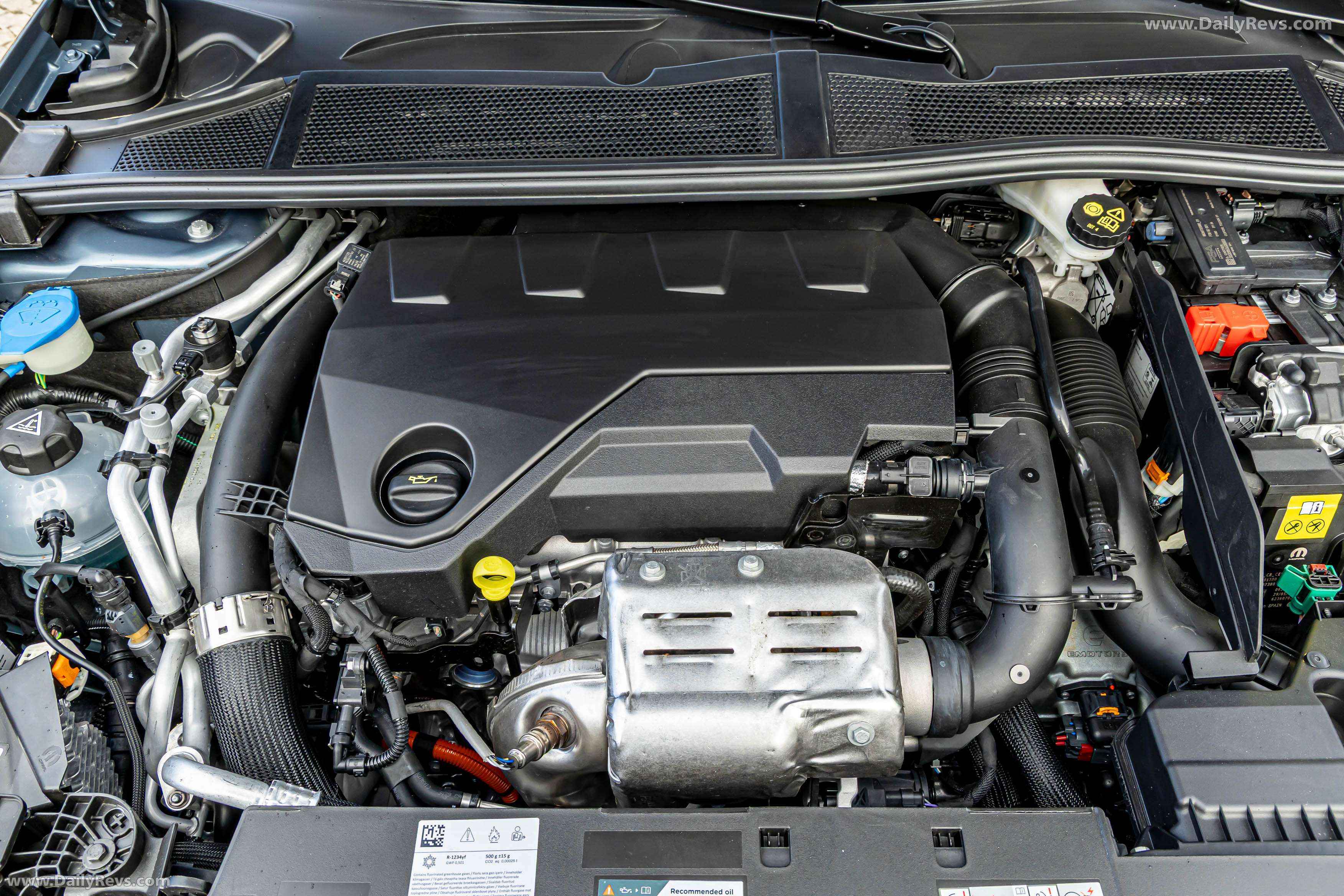 2026 Peugeot 308 SW GT PHEV Engine