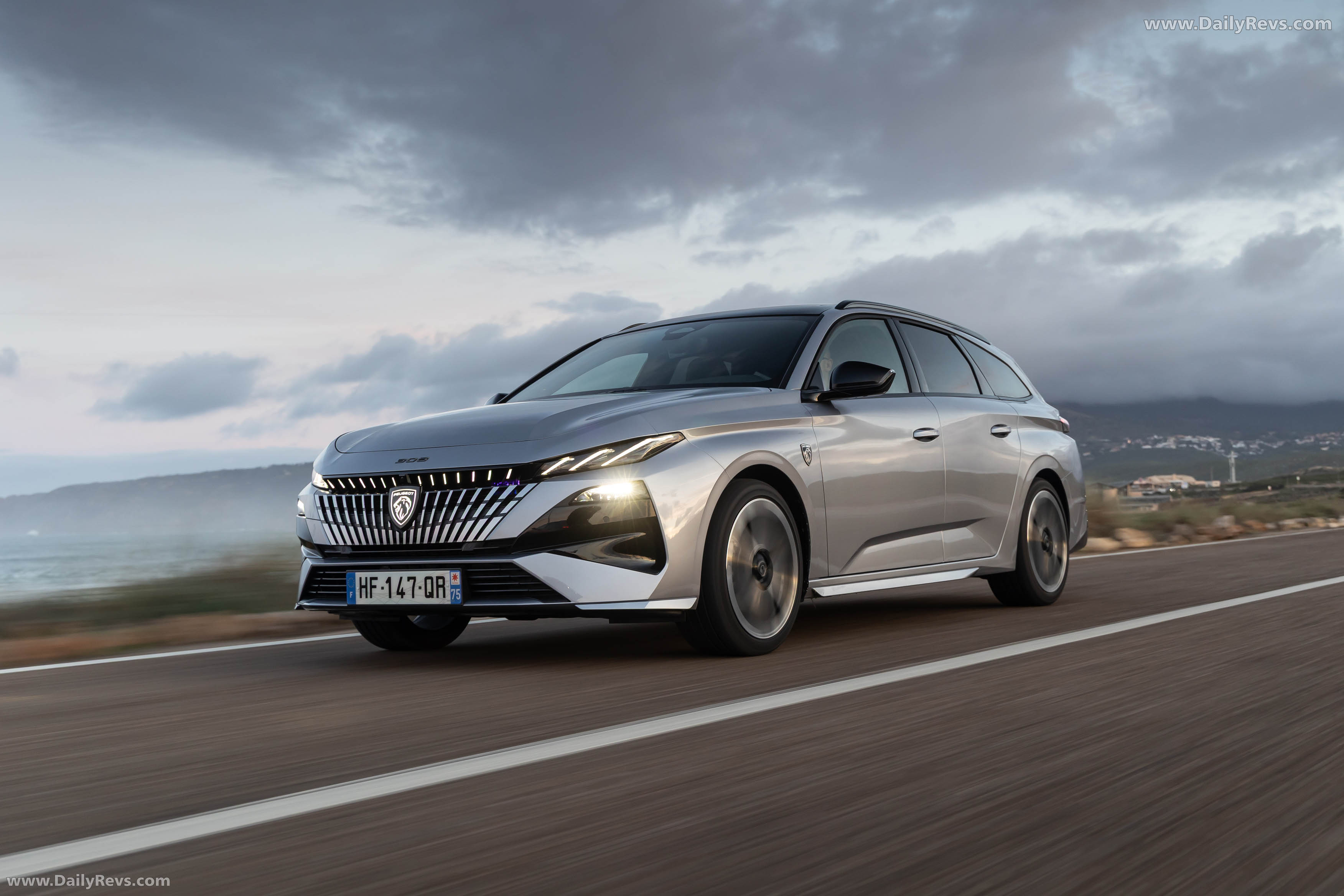2026 Peugeot E-308 SW GT Hybrid Front View
