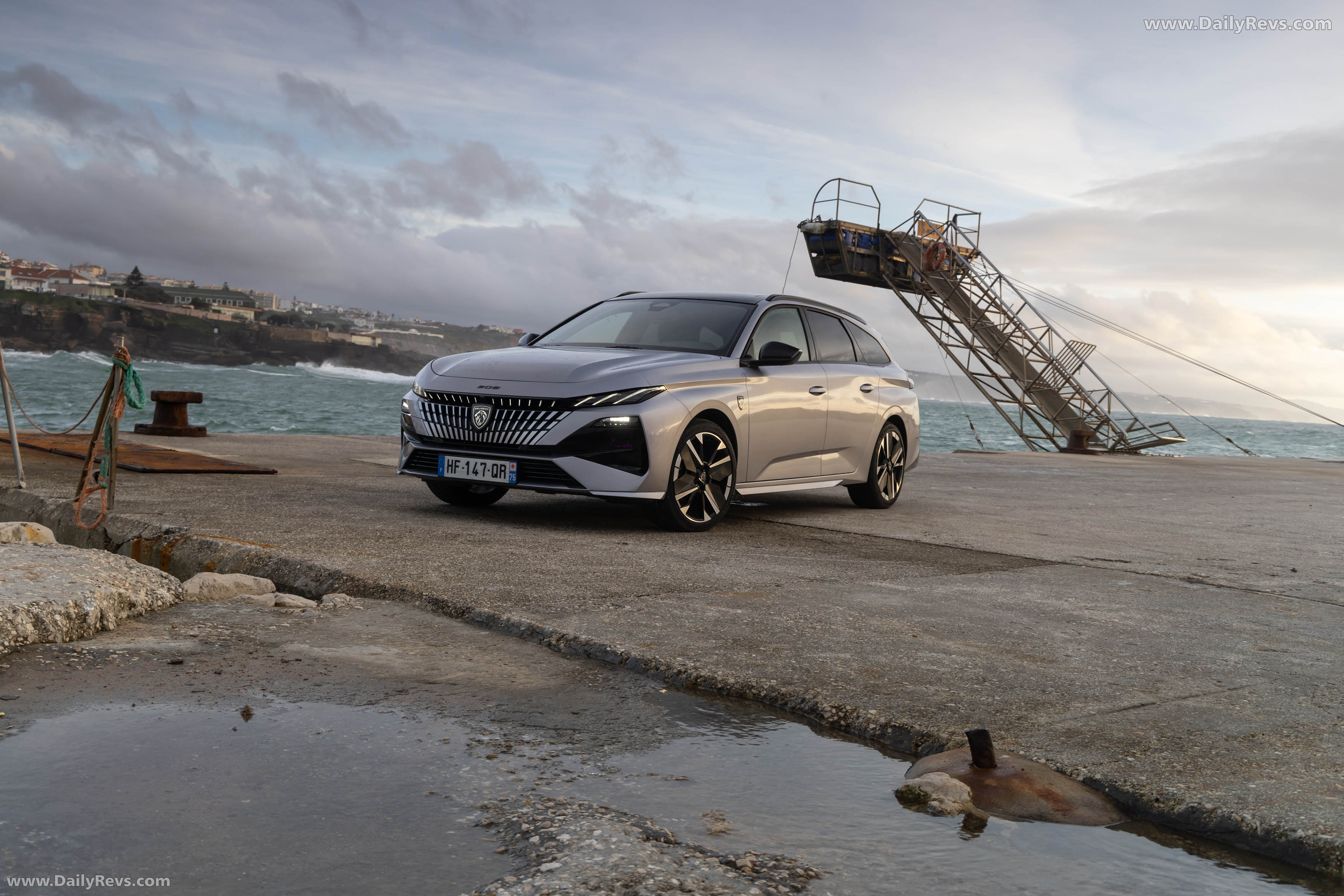 2026 Peugeot E-308 SW GT Hybrid Front View