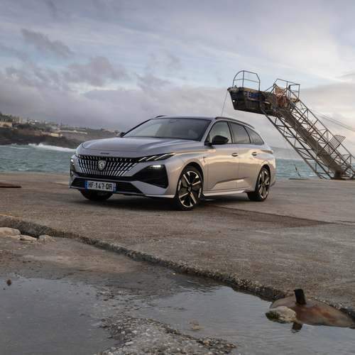 2026 Peugeot E-308 SW GT Hybrid Front View