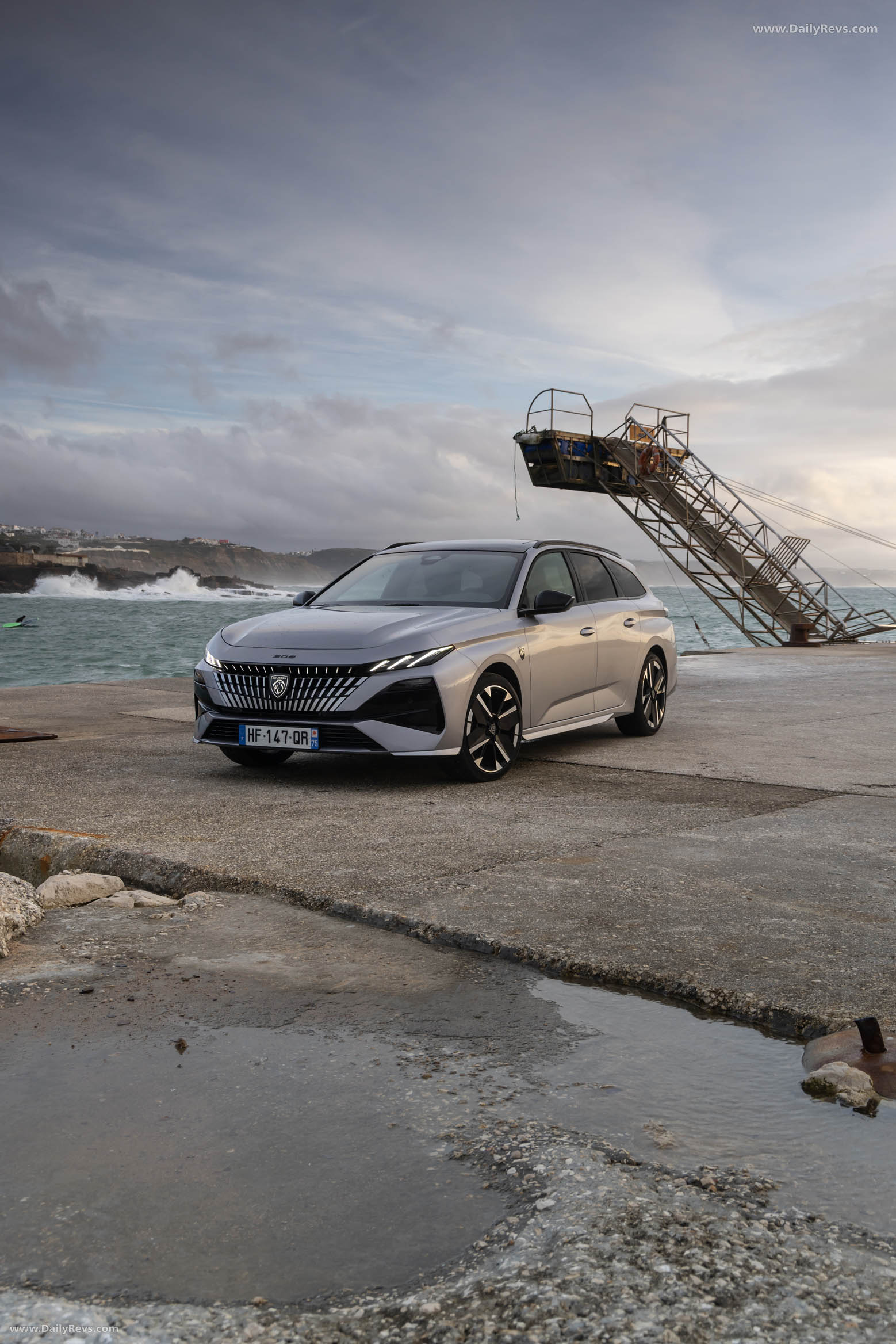 2026 Peugeot E-308 SW GT Hybrid Front View