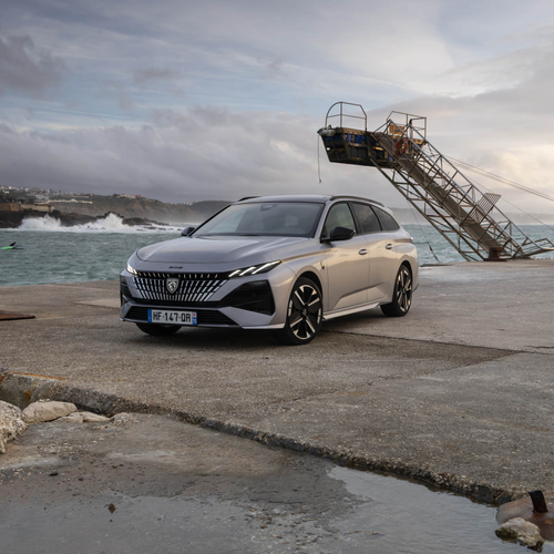 2026 Peugeot E-308 SW GT Hybrid Front View