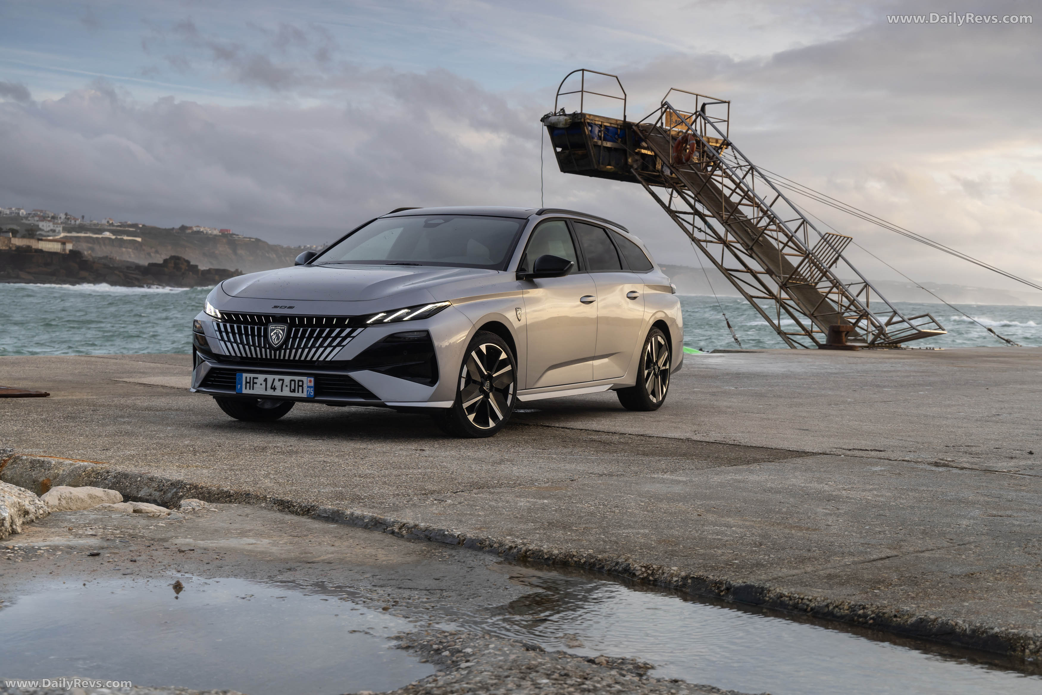 2026 Peugeot E-308 SW GT Hybrid Front View