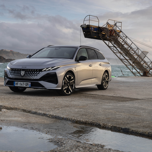 2026 Peugeot E-308 SW GT Hybrid Front View