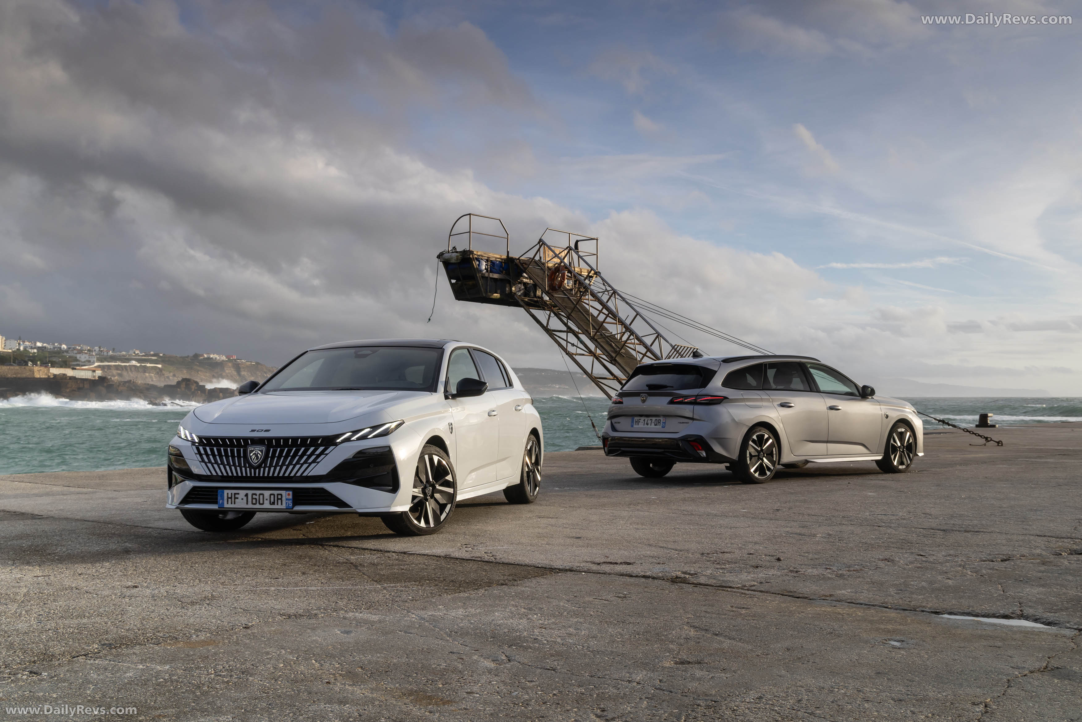 2026 Peugeot E-308 SW GT Hybrid Front View