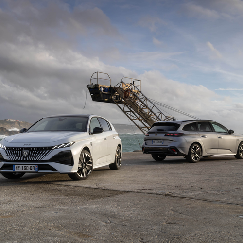 2026 Peugeot E-308 SW GT Hybrid Front View