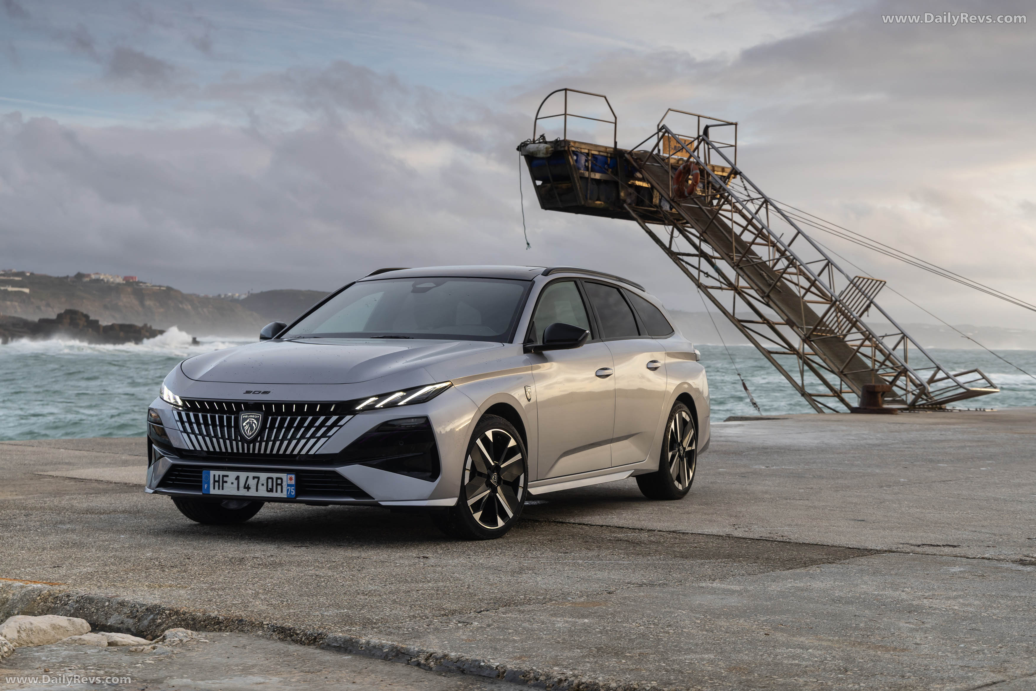 2026 Peugeot E-308 SW GT Hybrid Front View