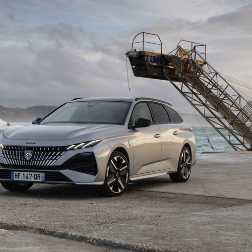2026 Peugeot E-308 SW GT Hybrid Front View