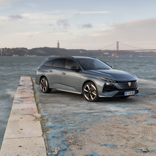 2026 Peugeot E-308 SW GT Hybrid Front View
