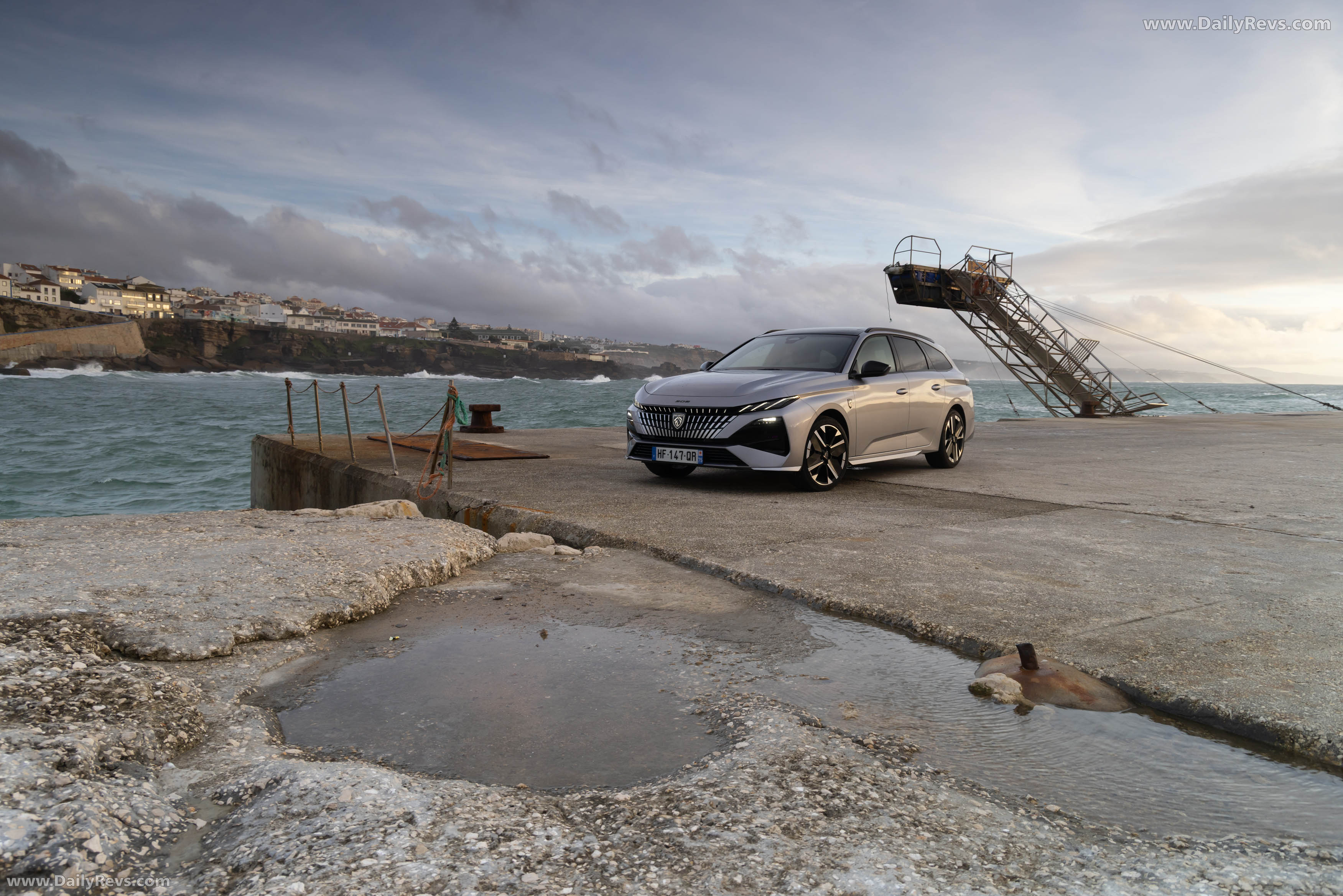 2026 Peugeot E-308 SW GT Hybrid Front View