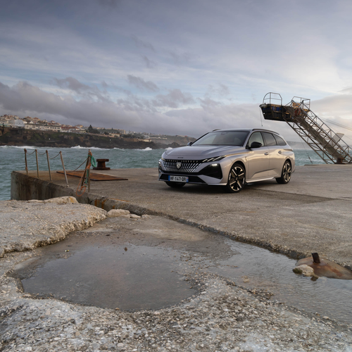 2026 Peugeot E-308 SW GT Hybrid Front View
