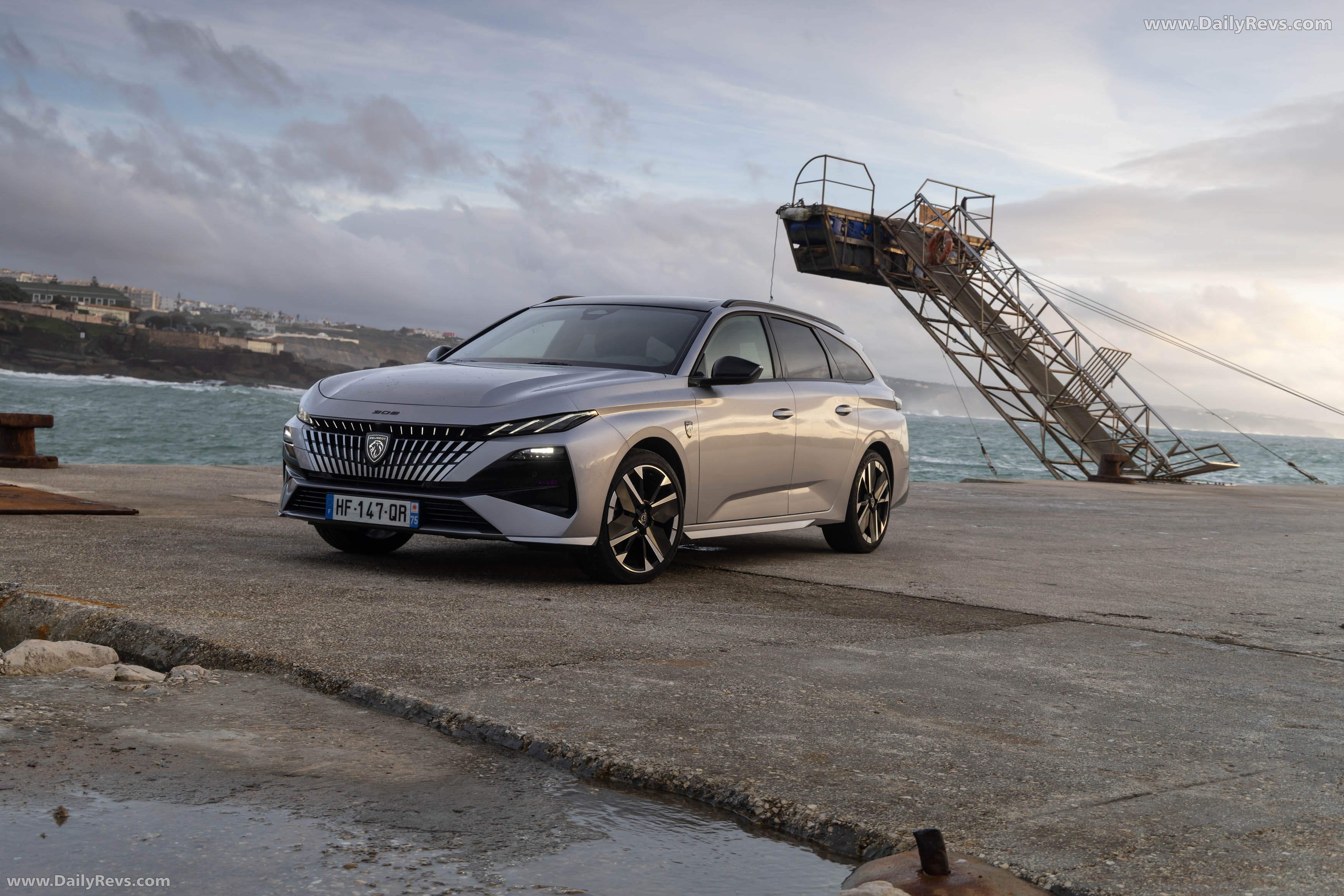2026 Peugeot E-308 SW GT Hybrid Front View