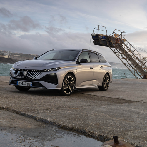 2026 Peugeot E-308 SW GT Hybrid Front View