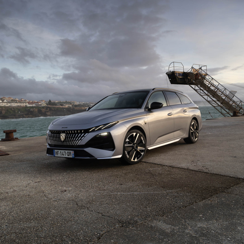 2026 Peugeot E-308 SW GT Hybrid Front View