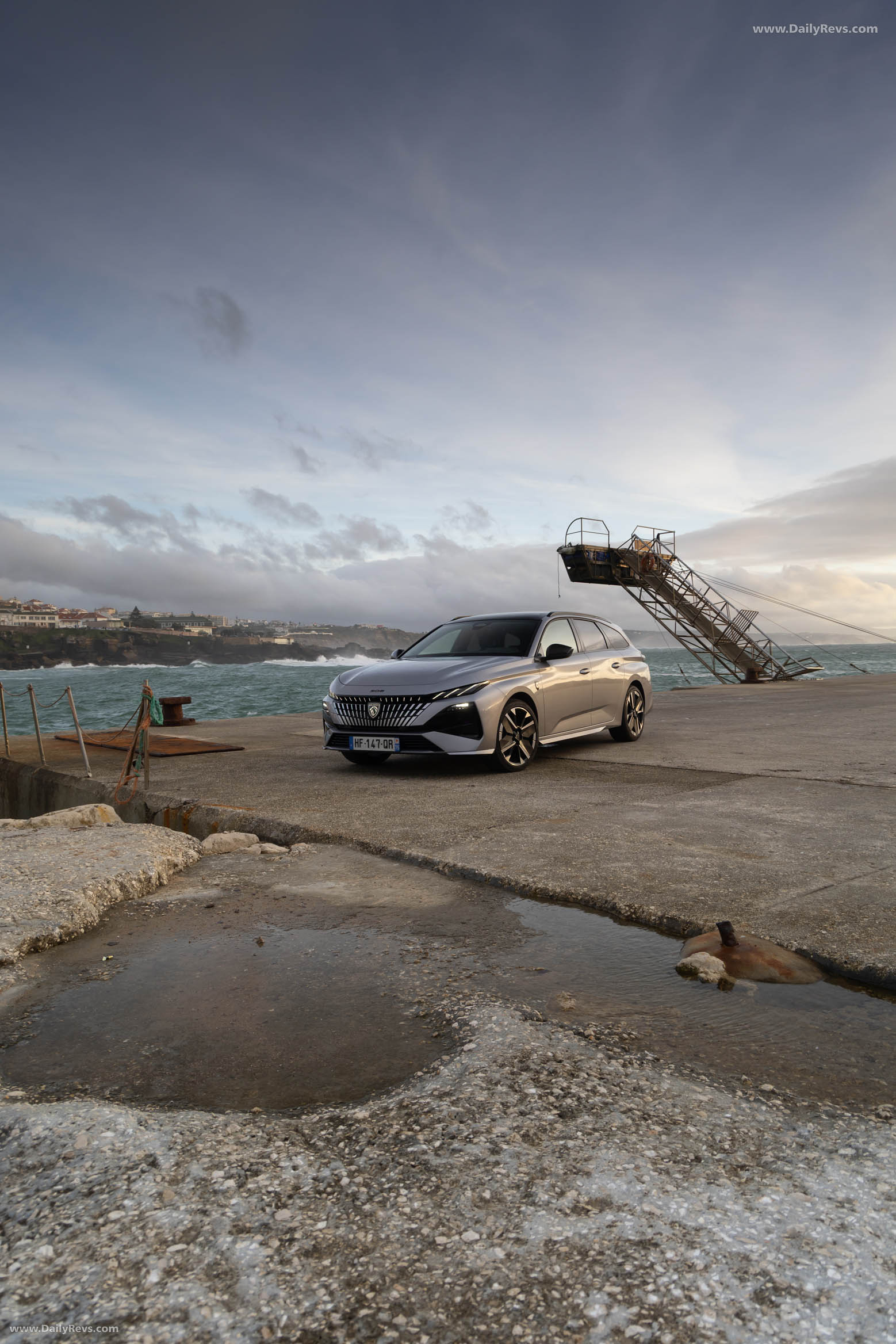 2026 Peugeot E-308 SW GT Hybrid Front View