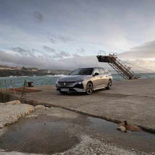 2026 Peugeot E-308 SW GT Hybrid Front View