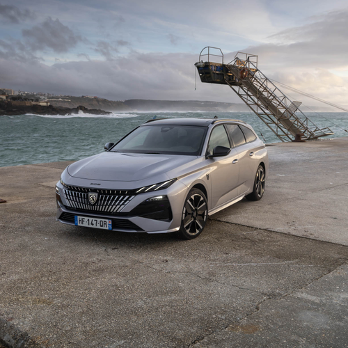 2026 Peugeot E-308 SW GT Hybrid Front View