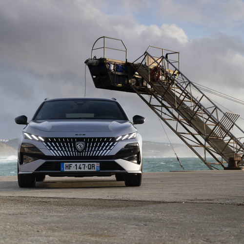 2026 Peugeot E-308 SW GT Hybrid Front View