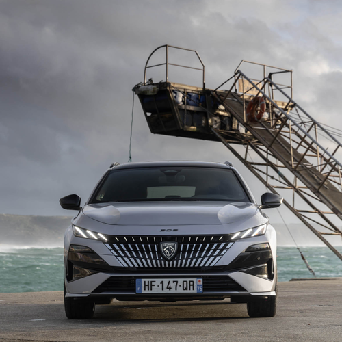 2026 Peugeot E-308 SW GT Hybrid Front View