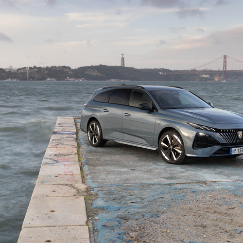 2026 Peugeot E-308 SW GT Hybrid Front View