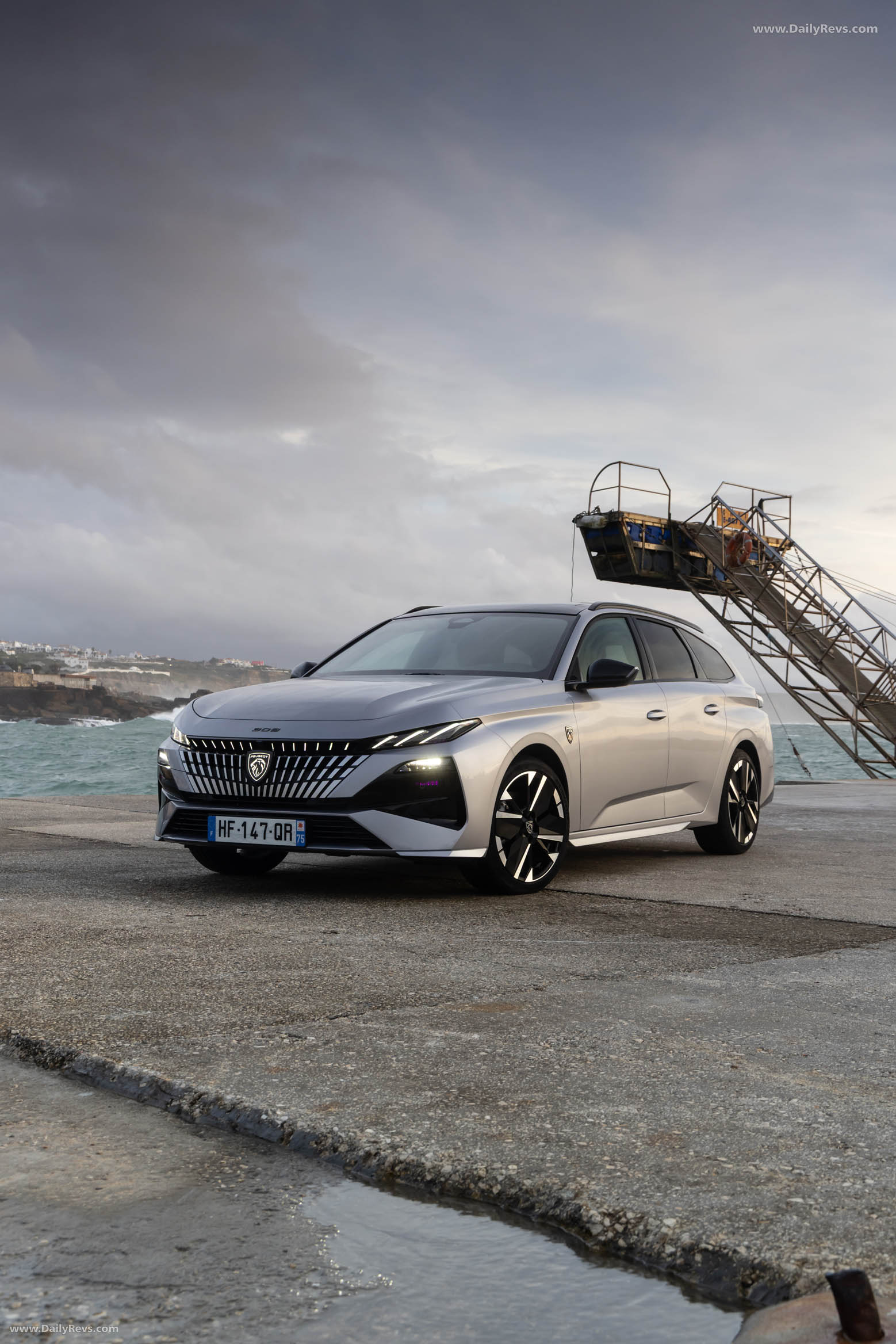 2026 Peugeot E-308 SW GT Hybrid Front View