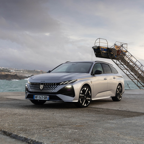 2026 Peugeot E-308 SW GT Hybrid Front View