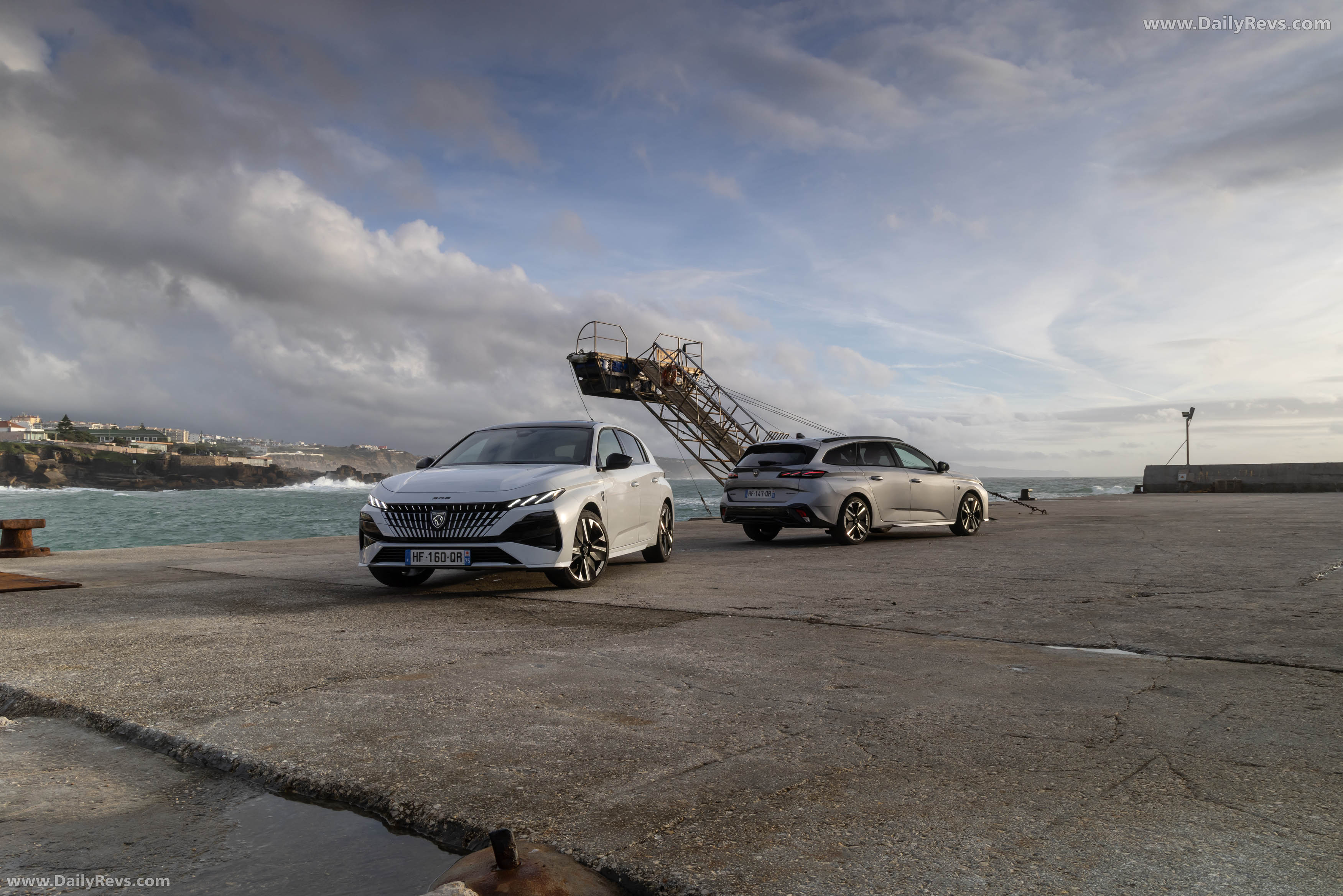 2026 Peugeot E-308 SW GT Hybrid Front View