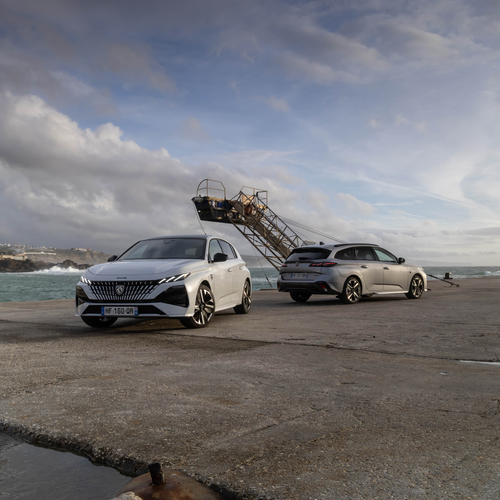 2026 Peugeot E-308 SW GT Hybrid Front View