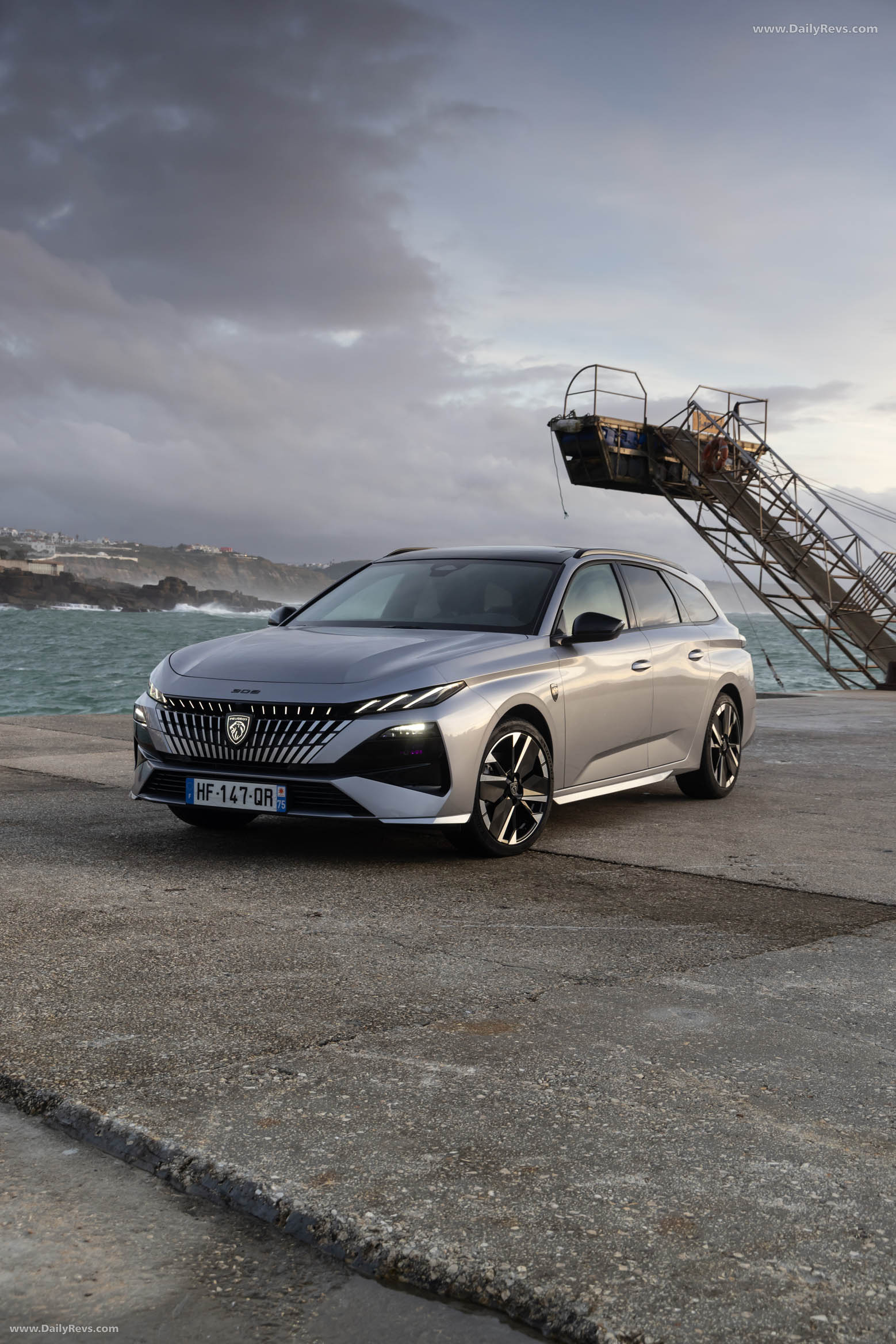 2026 Peugeot E-308 SW GT Hybrid Front View