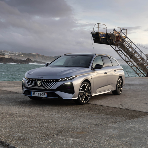 2026 Peugeot E-308 SW GT Hybrid Front View