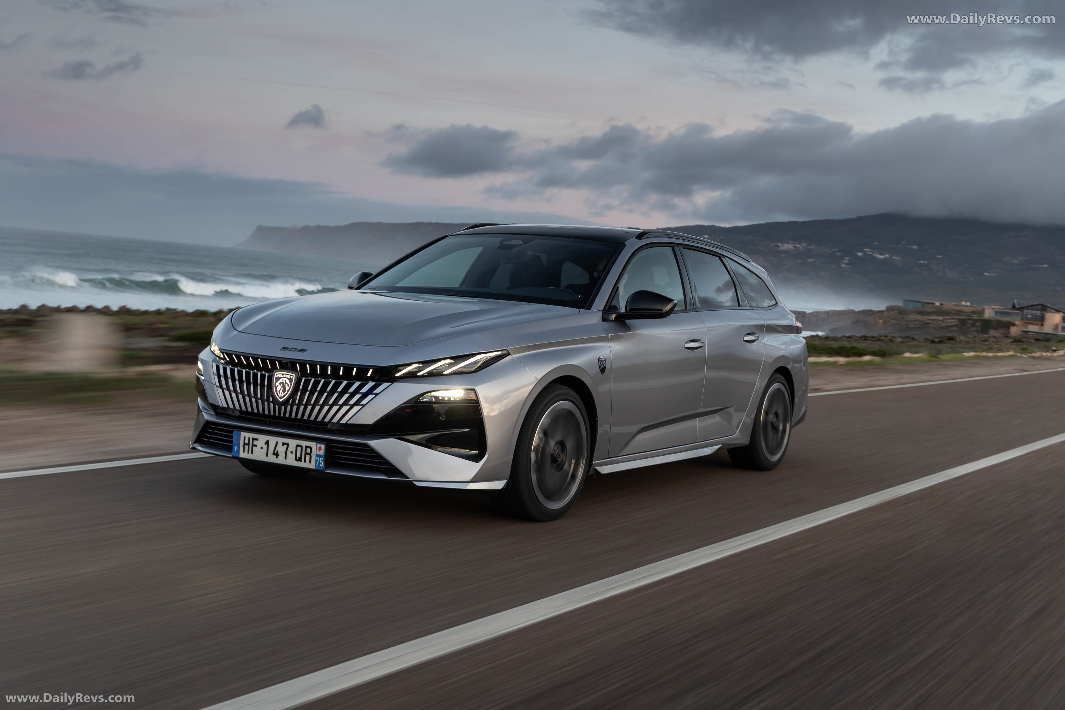 2026 Peugeot E-308 SW GT Hybrid Front View