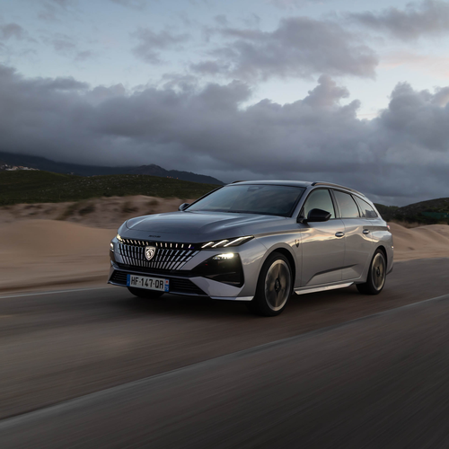 2026 Peugeot E-308 SW GT Hybrid Front View